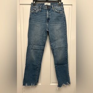 Mid rise frayed jeans size 25
